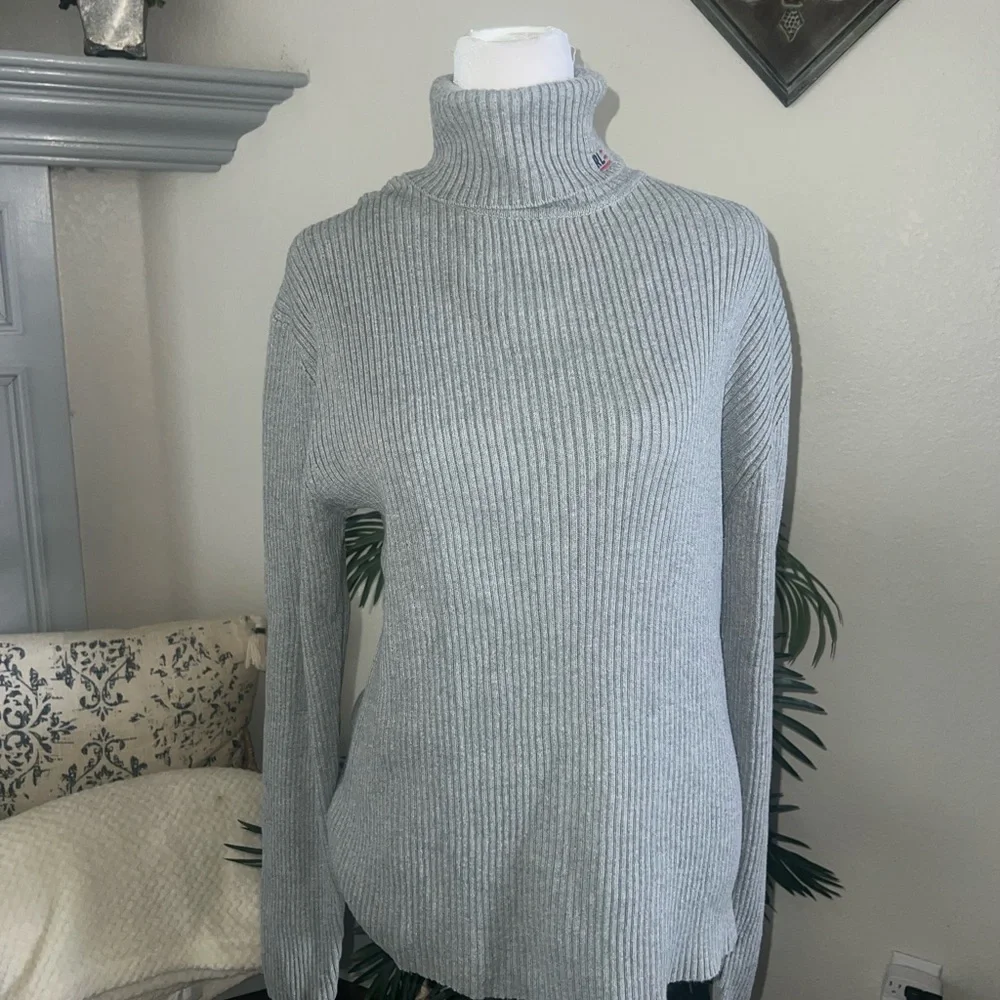 Polo by Ralph Lauren Light Gray Ribbed Turtleneck Sweater with RL Flag Logo - Picture 2 of 9